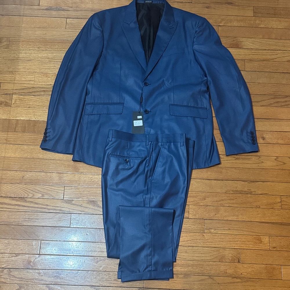 Men's Navy Two-Piece Suit — Tailored Notch Lapel